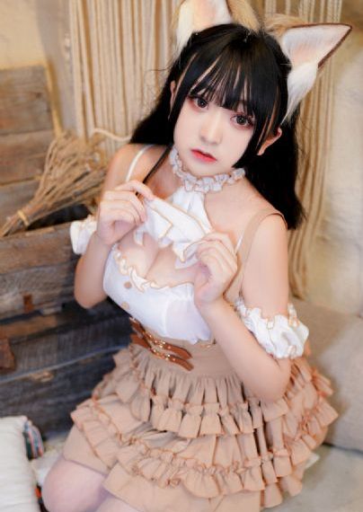 欧美大妈模仿卡戴珊_720高清电影在线
