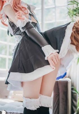 日韩美女长款马甲街拍_西瓜视频免费观看